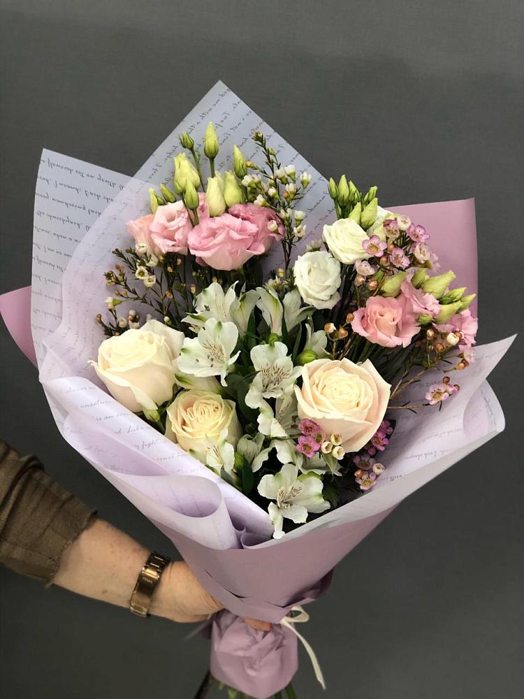 Букет цветов из: Альстромерии, Розы и Лизиантусы в Голышманово