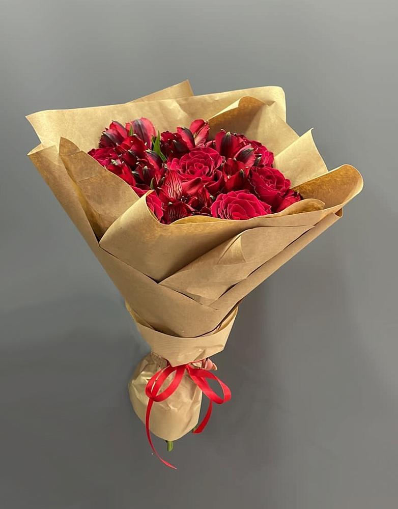 Букет цветов из: Альстромерии и Розы в Голышманово