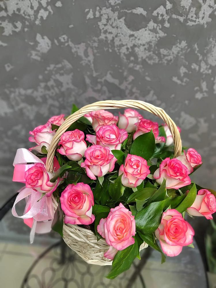 Цветочная композиция из Розы в корзине в Голышманово