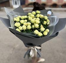 Букет Белые кустовые розы Солинеро в Голышманово