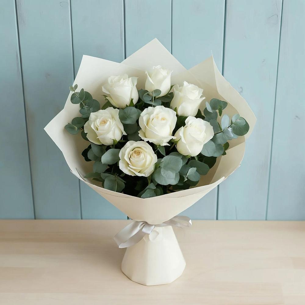 Букет Белые розы в Эвкалипте в Голышманово
