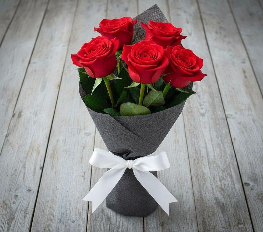 Букет 5 Красных роз Эдлесс Лав в Голышманово