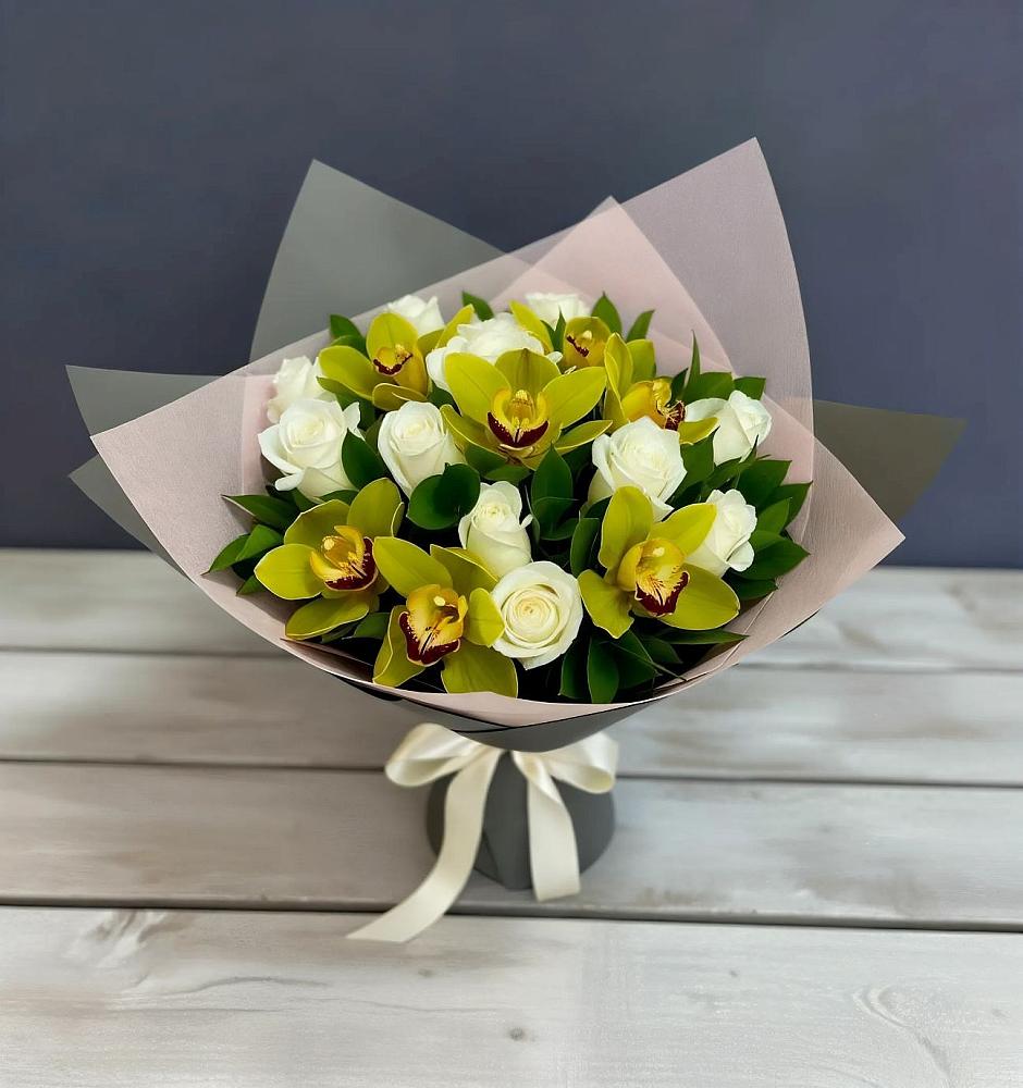 Букет цветов из: Орхидеи и Розы в Голышманово