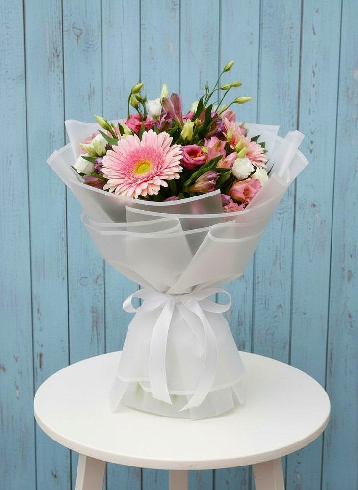 Букет цветов из: Герберы, Альстромерии и Лизиантусы в Голышманово