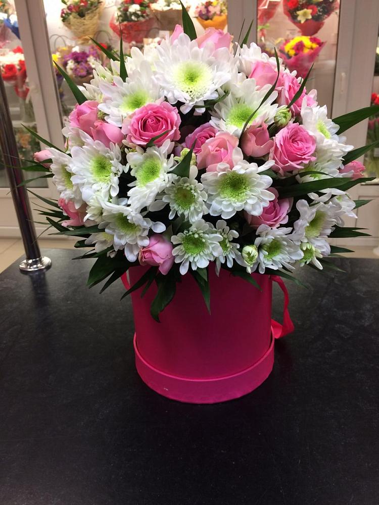 Цветочная композиция из Розы и Хризантемы в шляпной коробке в Голышманово