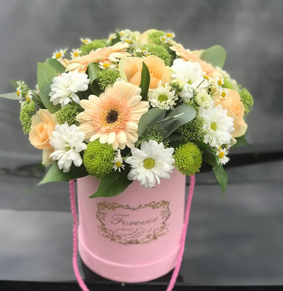 Цветочная композиция из Розы, Герберы и Хризантемы в шляпной коробке в Голышманово